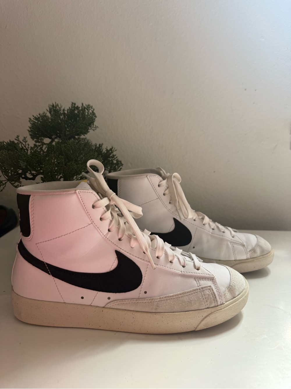 Nike Blazer Mid vintage women size 7 High-Top Sneakers - White & Black - Picture 2 of 7
